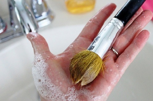 как мыть кисти для макияжа