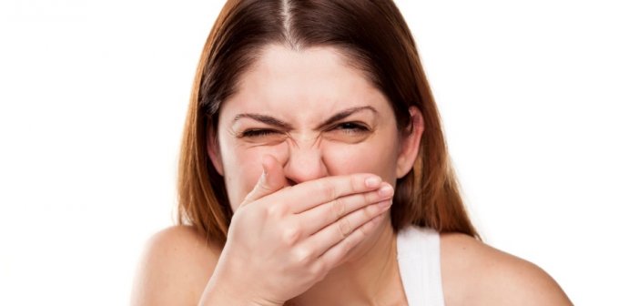 При каких болезнях плохой запах изо рта